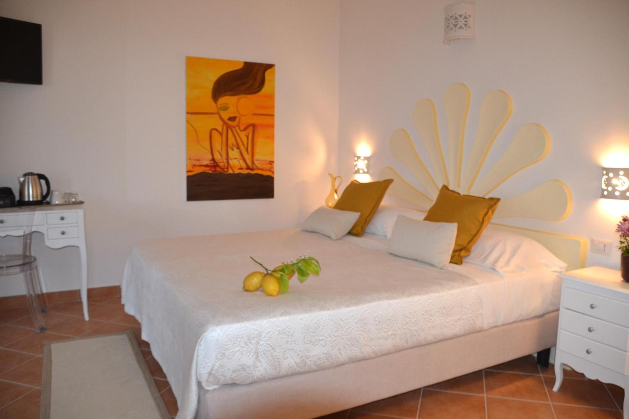 Villa Santa Chiara Positano Suites ภายนอก รูปภาพ
