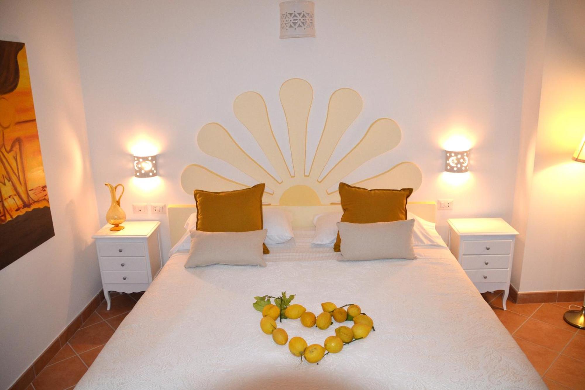 Villa Santa Chiara Positano Suites ภายนอก รูปภาพ