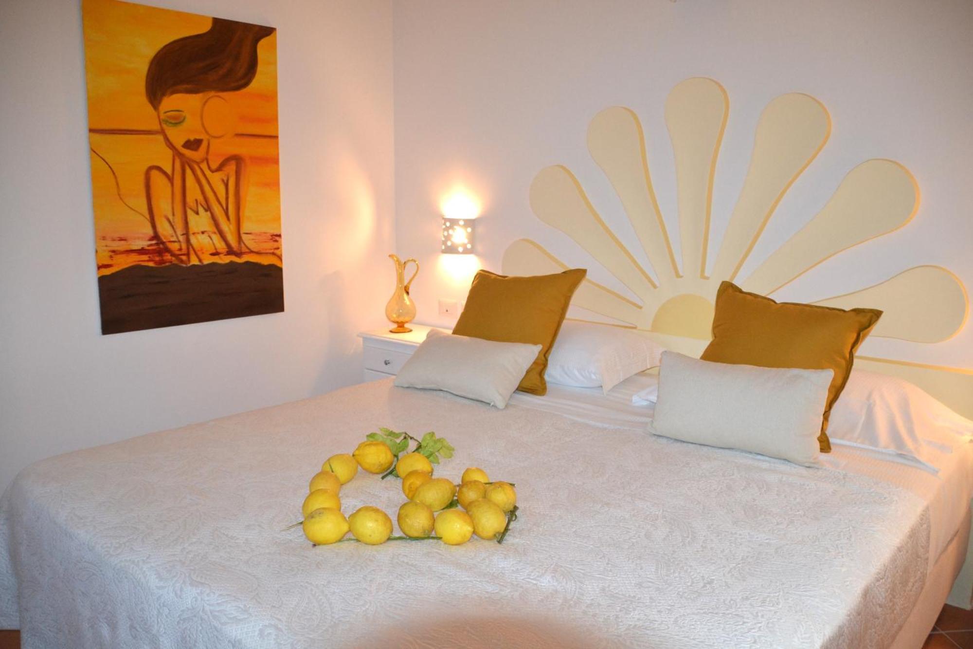 Villa Santa Chiara Positano Suites ภายนอก รูปภาพ