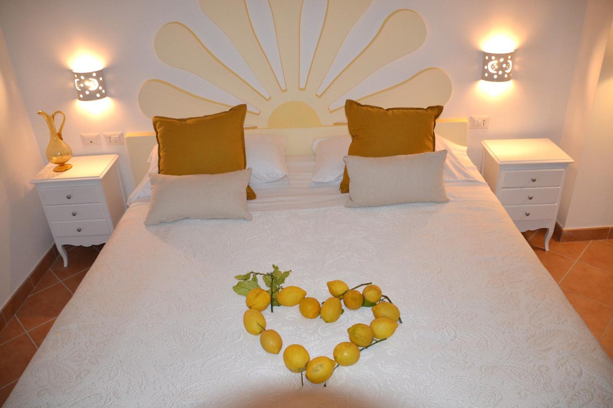 Villa Santa Chiara Positano Suites ภายนอก รูปภาพ