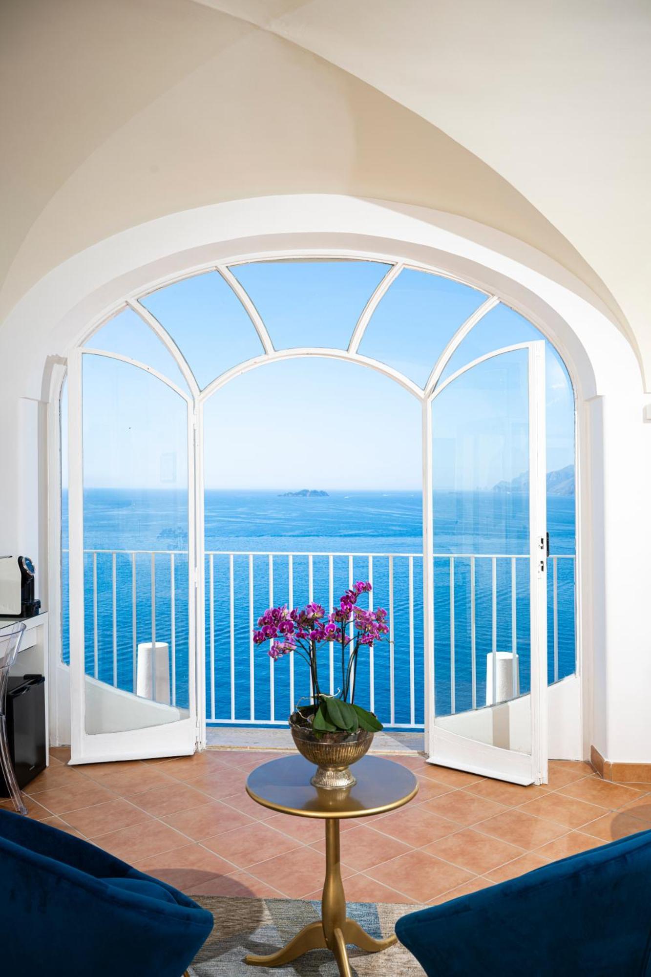 Villa Santa Chiara Positano Suites ภายนอก รูปภาพ